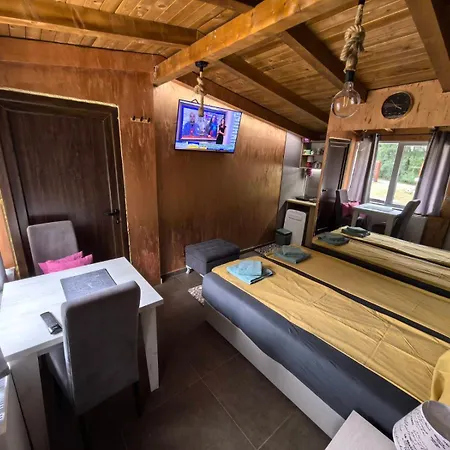 Odmaraliste Kod Mice 5 شقة