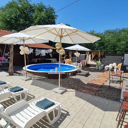 Odmaraliste Kod Mice 5 شقة *